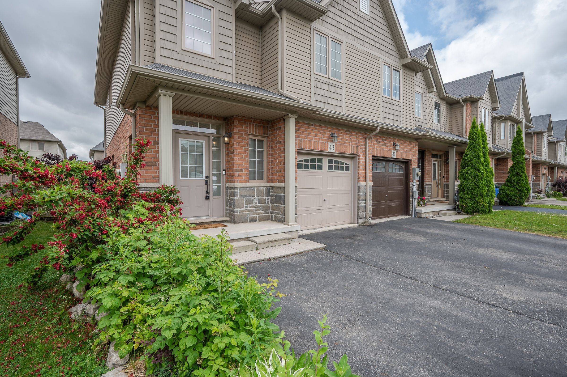 Hamilton, ON L8J 0C1,43 Bankfield CRES