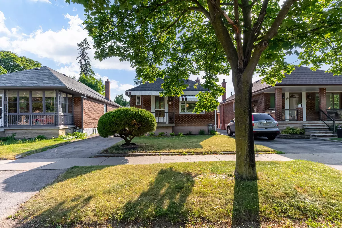 Toronto W07, ON M8Z 4M3,36 Rothsay AVE