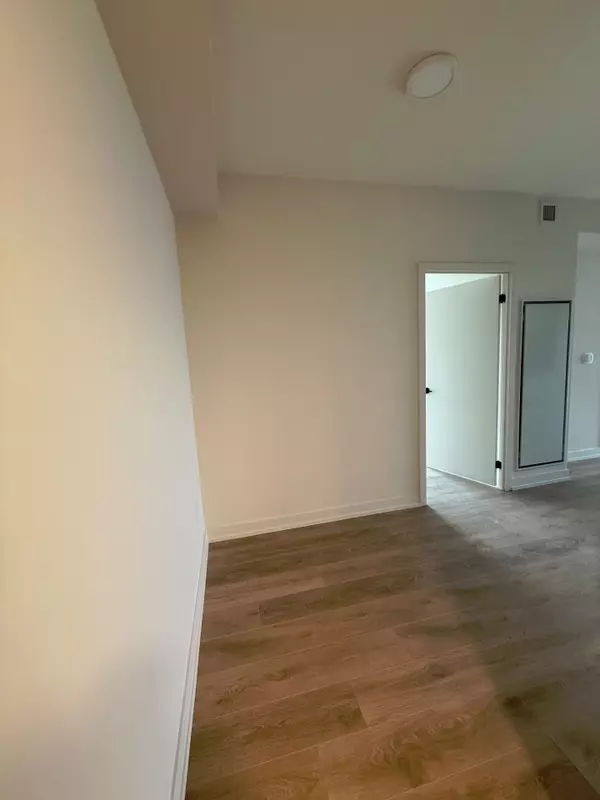 Toronto C01, ON M6R 2B2,181 Sterling RD E #819