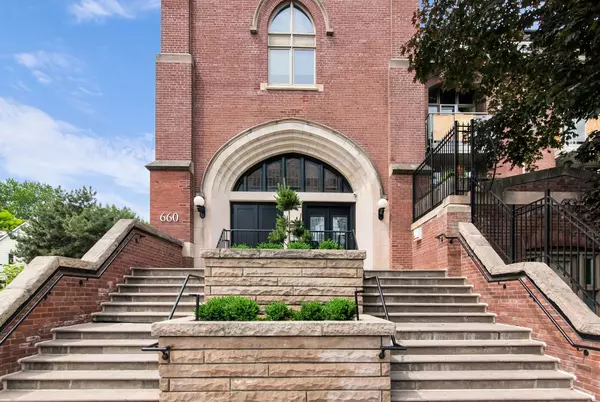 Toronto E01, ON M4K 3S5,660 Pape AVE #102