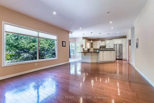 Mississauga, ON L5C 4K9,4468 Beacon LN