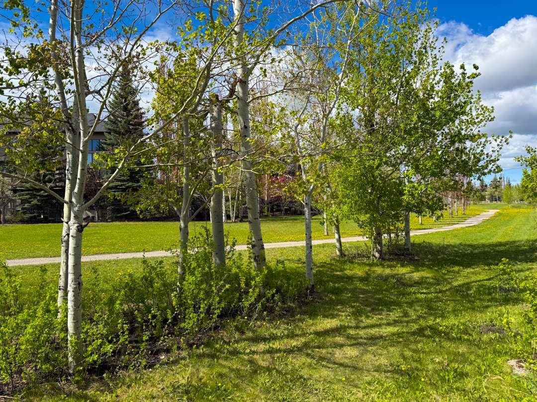 Calgary, AB T3H 6H8,60 Aspen Woods PARK Southwest