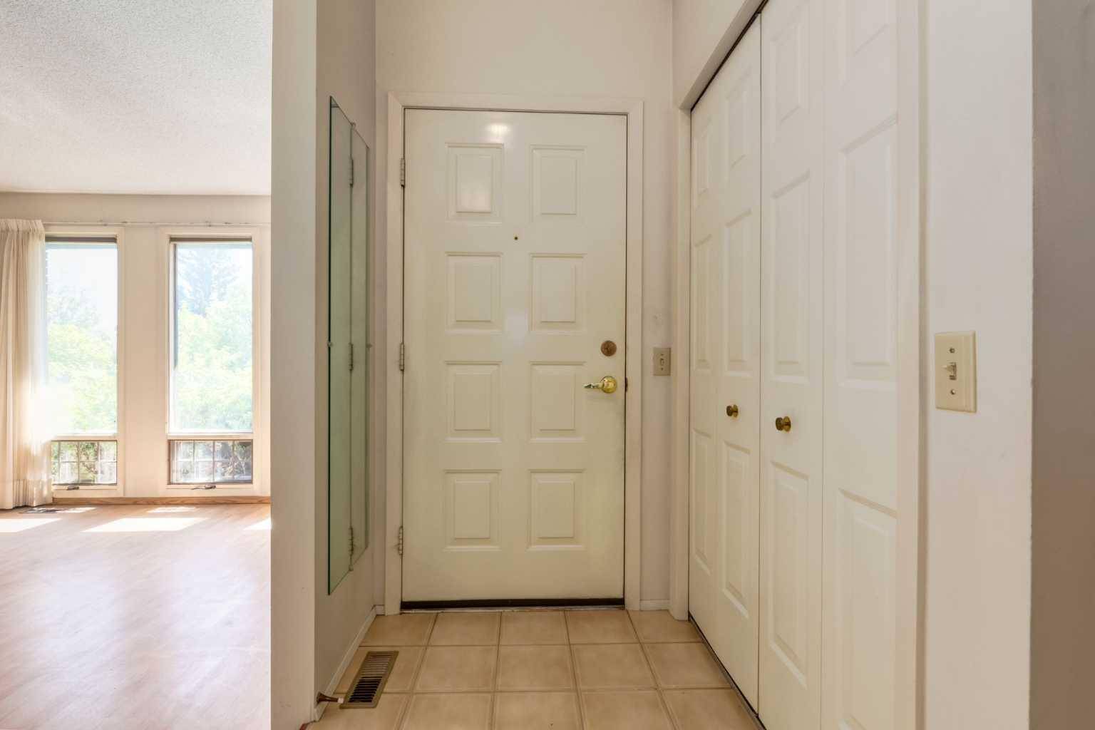 Calgary, AB T3A 2S3,300 Edgehill DR NW