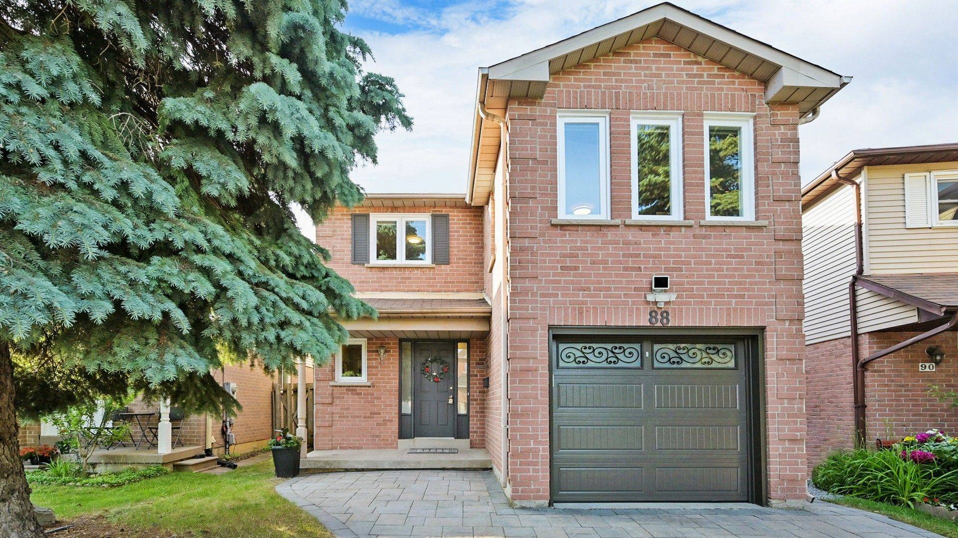 Richmond Hill, ON L4C 5W1,88 Stephenson CRES