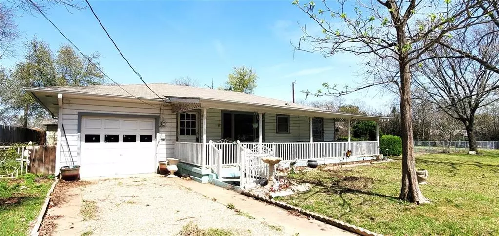 112 College Avenue, Oglesby, TX 76561