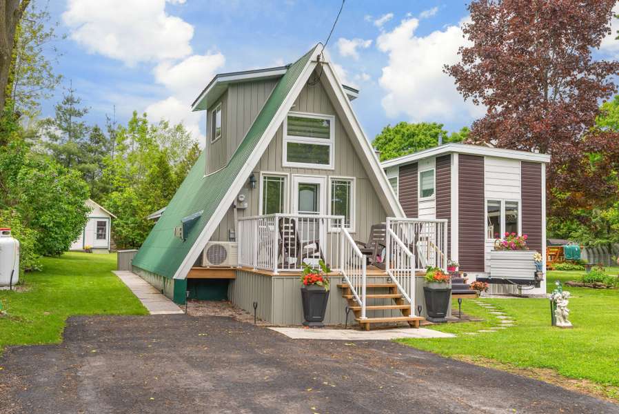 31 Falls Bay RD, Kawartha Lakes, ON K0M 1A0