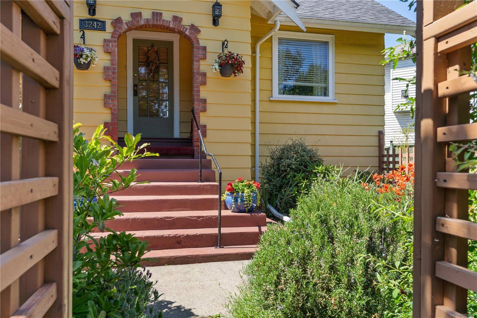 Saanich, BC V8P 3Y3,3242 Cedar Hill Rd