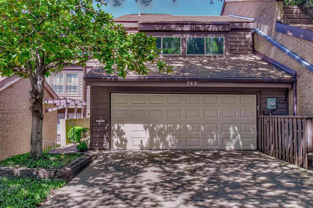 743 Oakwood Trail, Fort Worth, TX 76112