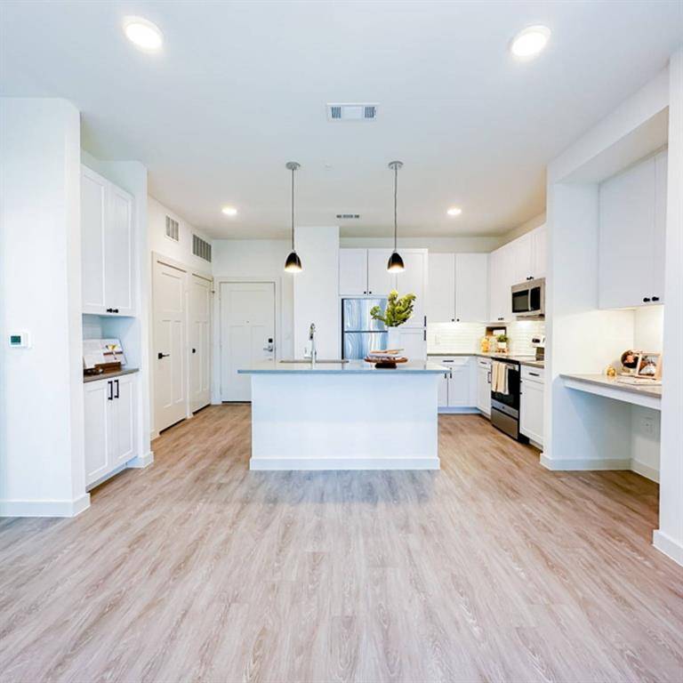 Dallas, TX 75203,501 N Ewing Avenue #208
