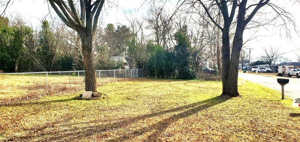 Oglesby, TX 76561,112 College Avenue