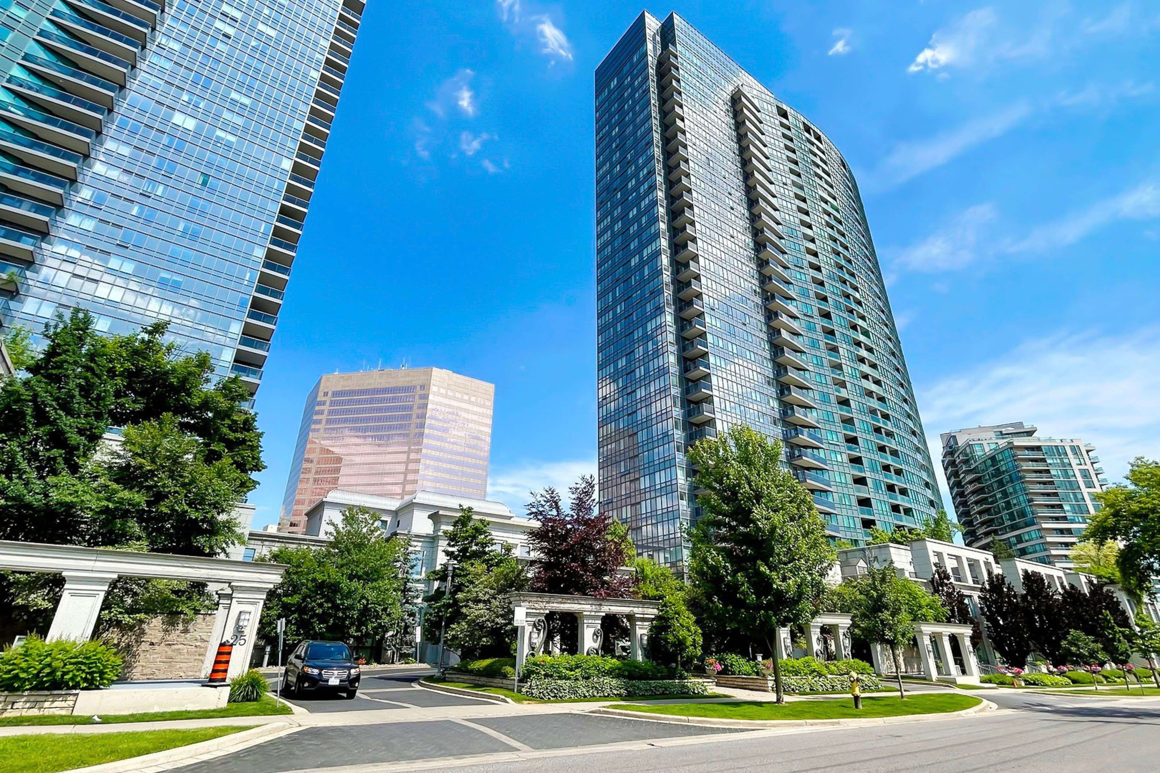 Toronto C07, ON M2M 4M7,15 Greenview AVE #2411