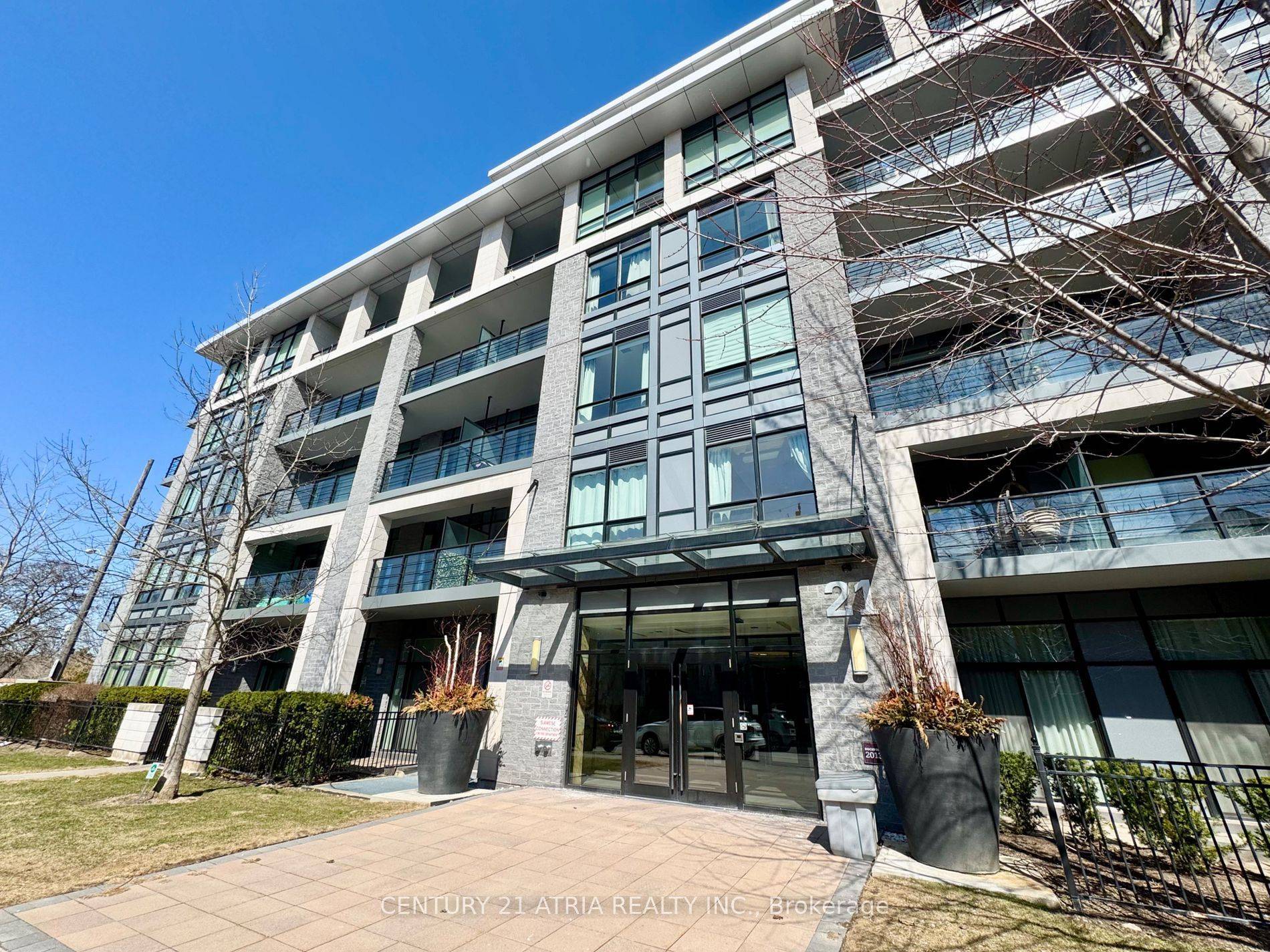 Toronto C14, ON M2N 5J7,21 Clairtrell RD #320