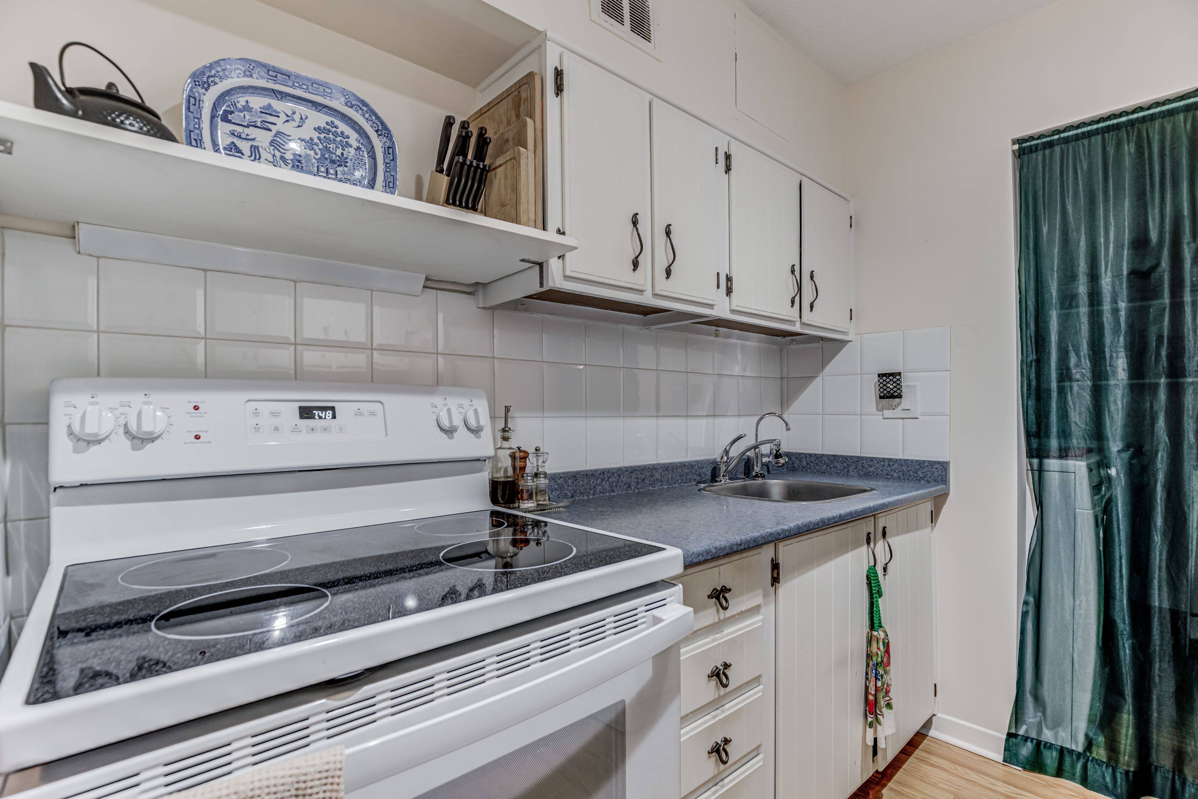 Toronto E10, ON M1E 4V9,140 Ling RD #97