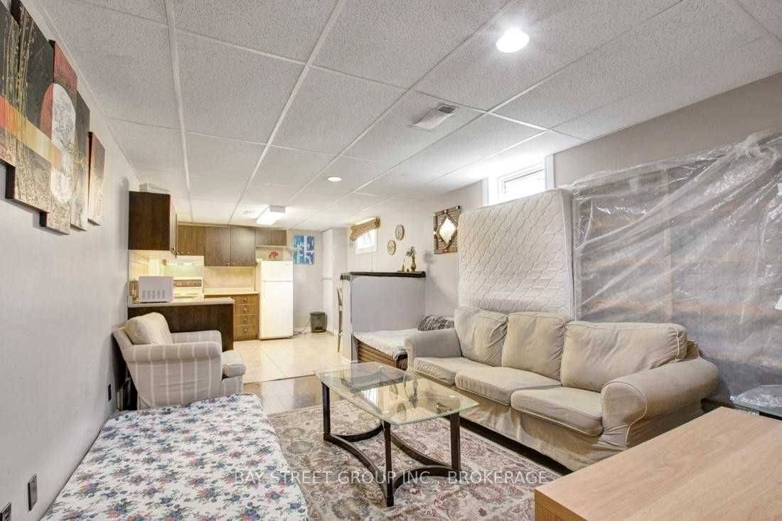 Toronto E10, ON M1E 3G9,23 Dalcourt DR #basement