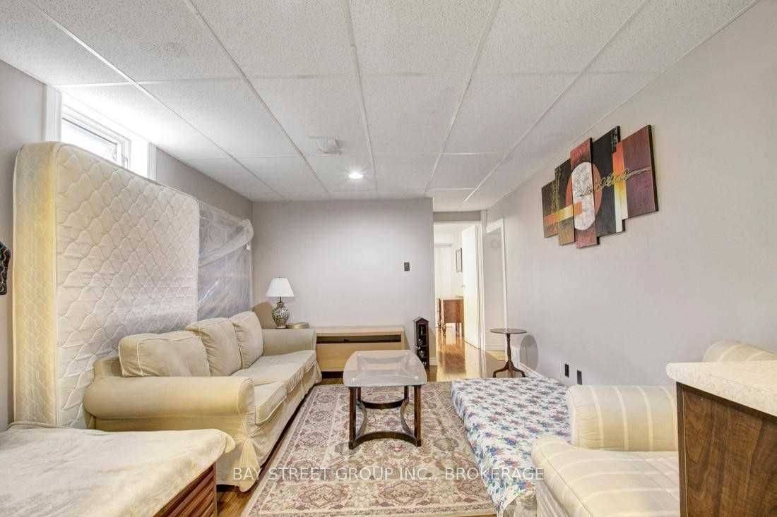 Toronto E10, ON M1E 3G9,23 Dalcourt DR #basement