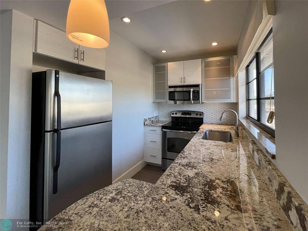 Fort Lauderdale, FL 33301,64 Isle Of Venice Dr  #21