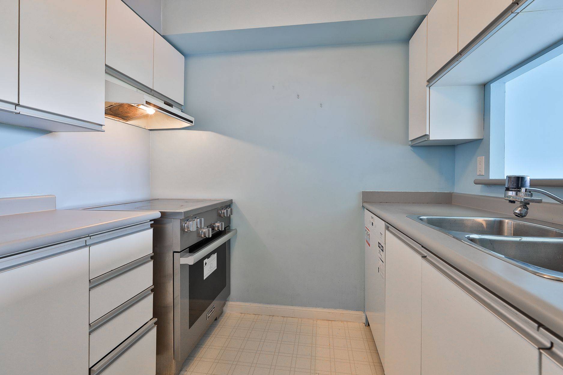 Toronto W04, ON M9N 3W5,3 Hickory Tree RD #909