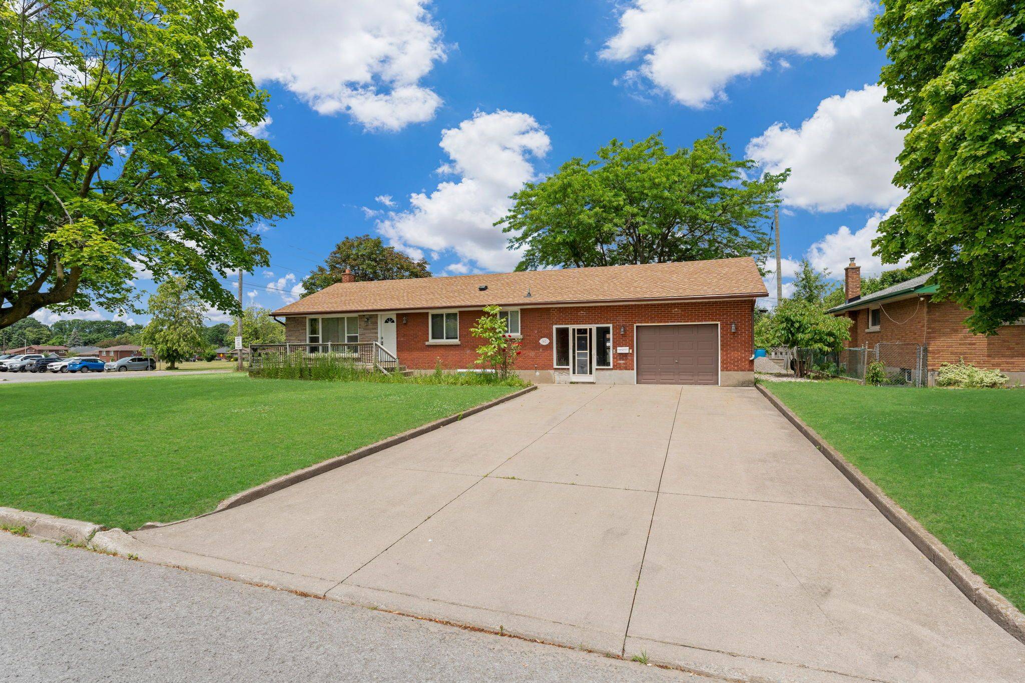 Thorold, ON L2V 3Y3,162 Ryerson ST