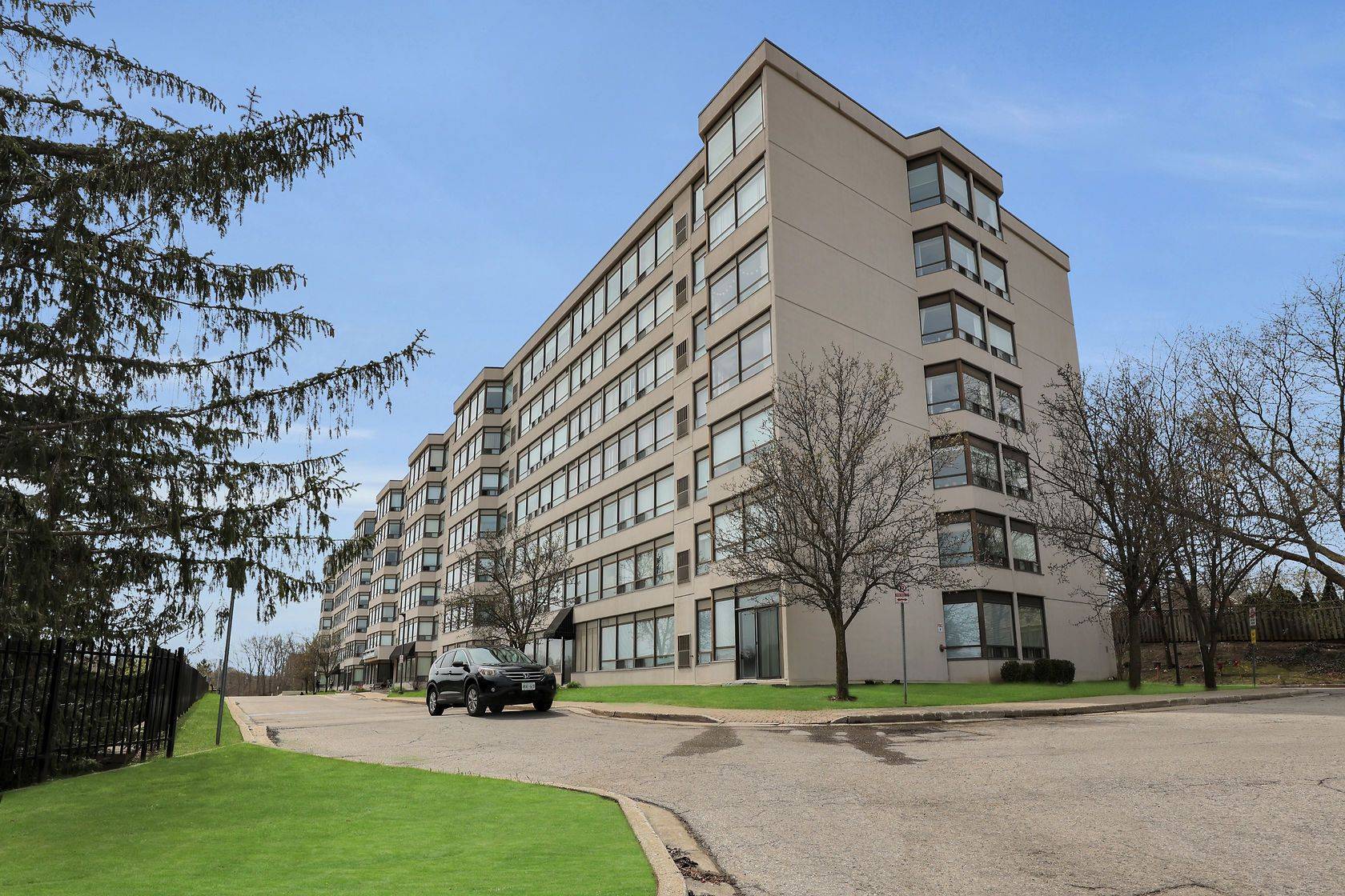 521 RIVERSIDE DR #415, London North, ON N6H 5E2