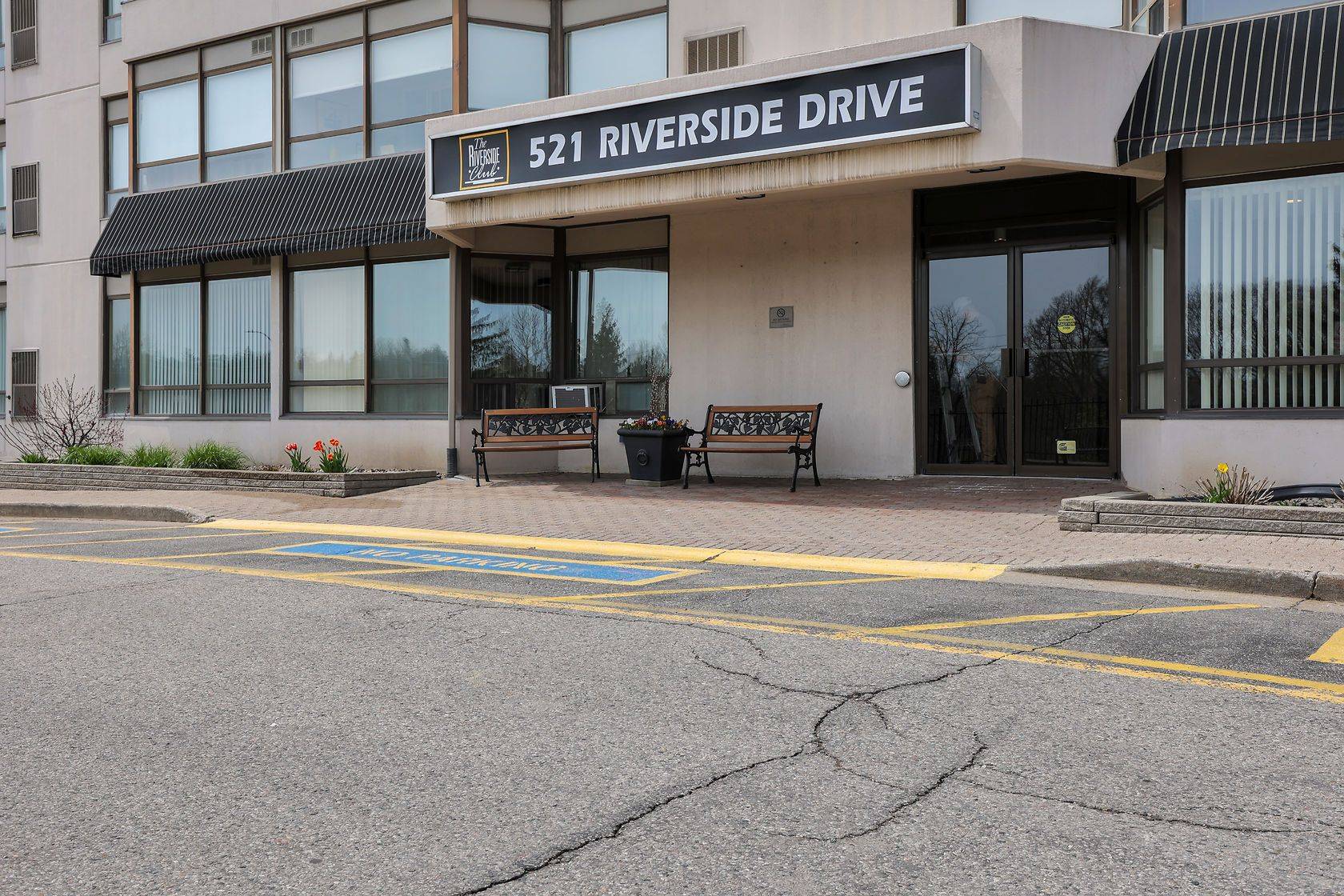 London North, ON N6H 5E2,521 RIVERSIDE DR #415