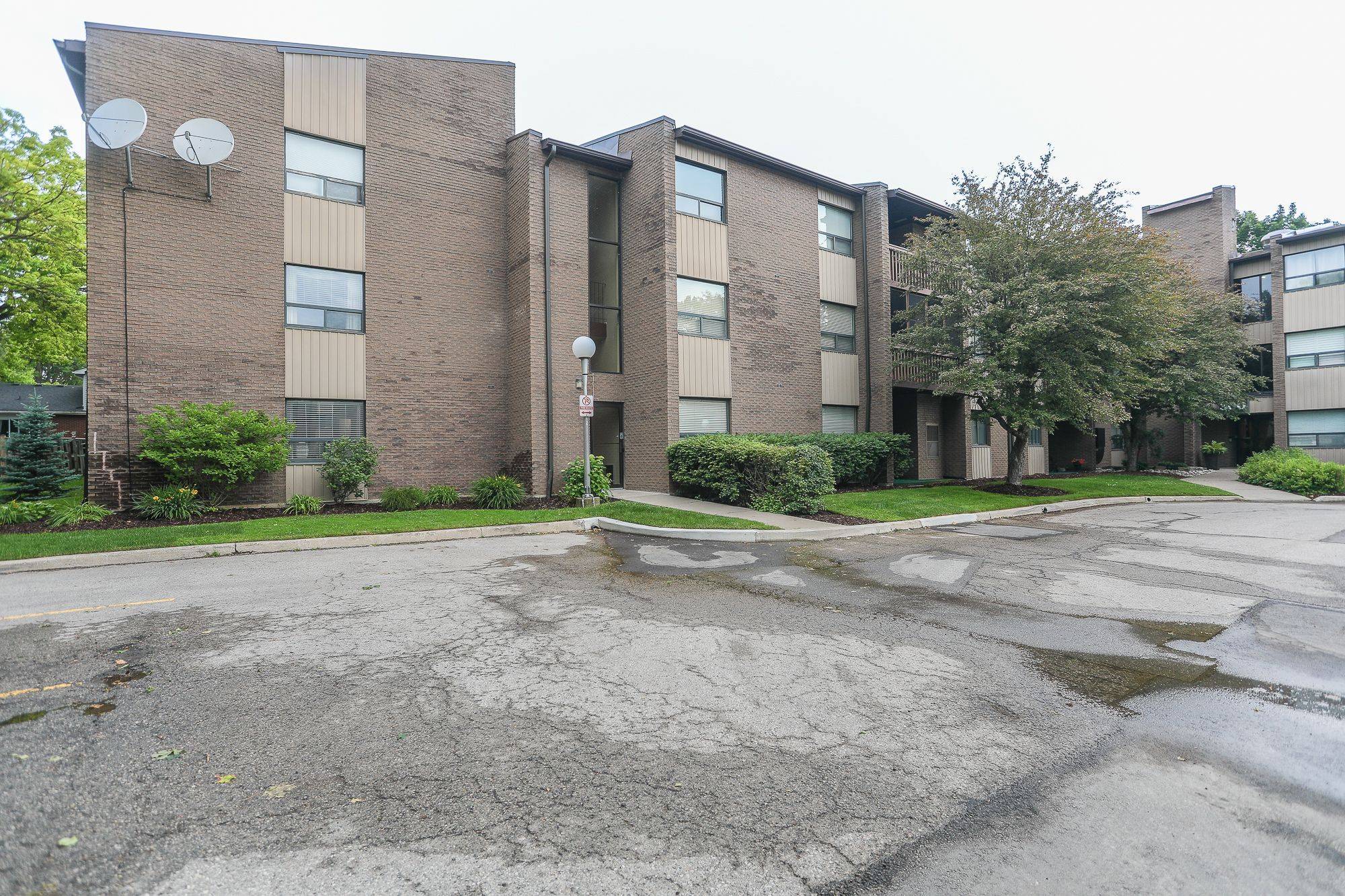 London North, ON N6H 4P8,300 Everglade CRES #220
