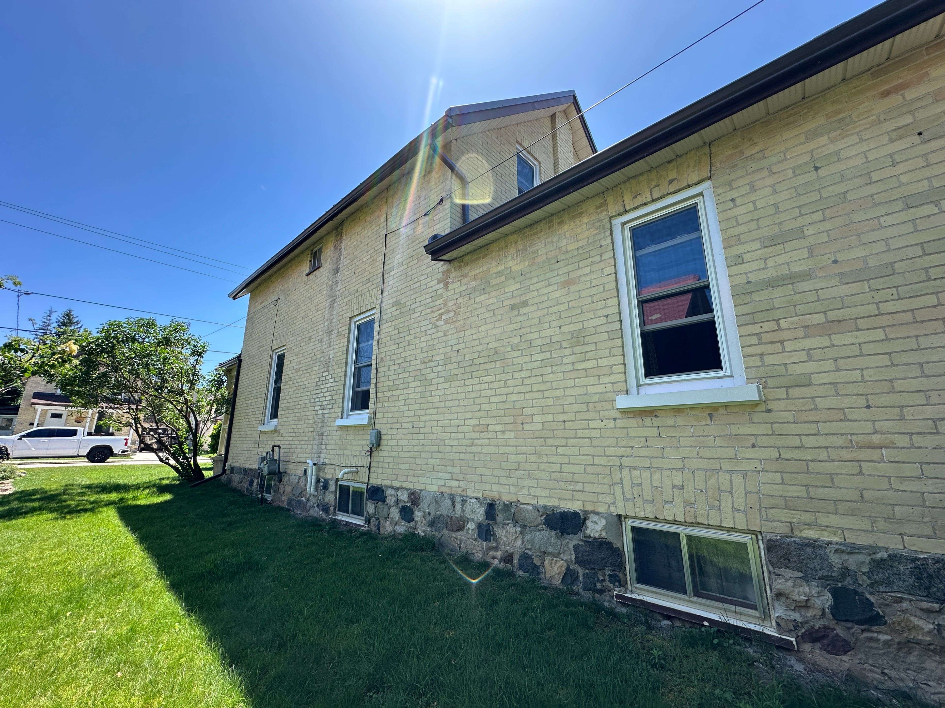 Hanover, ON N4N 1S7,442 11th ST
