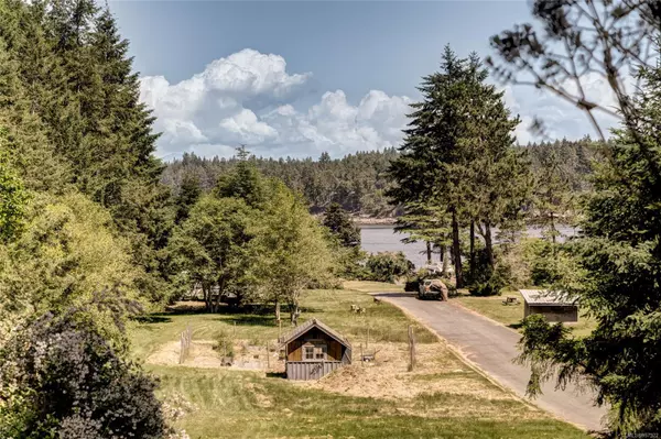 215 Easthom Rd, Gabriola Island, BC V0R 1X2