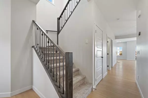 Calgary, AB T0Y 0L0,91 VERSANT WAY SW