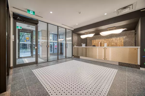 Toronto C01, ON M6J 0H3,5 Lakeview AVE #407