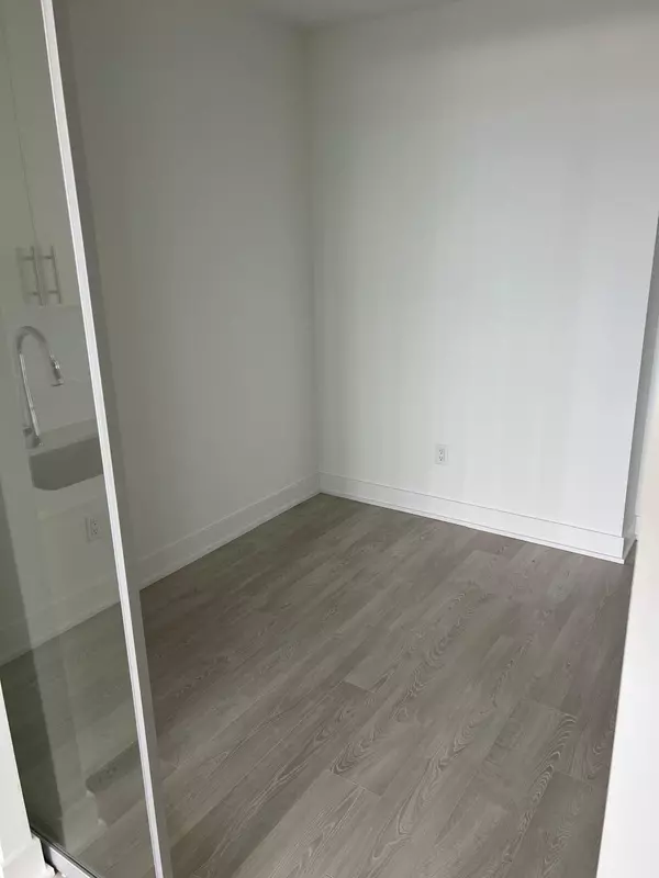 Oshawa, ON L1L 0W3,2545 Simcoe ST #2505