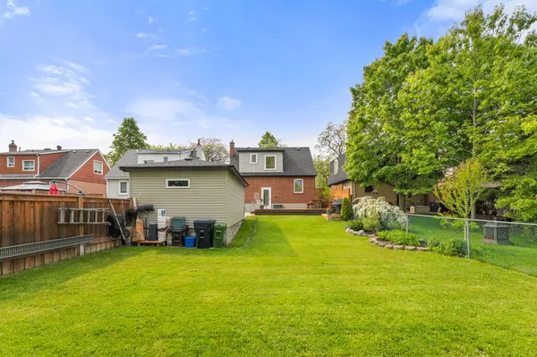 Toronto E04, ON M1L 1Y7,14 Dorine CRES