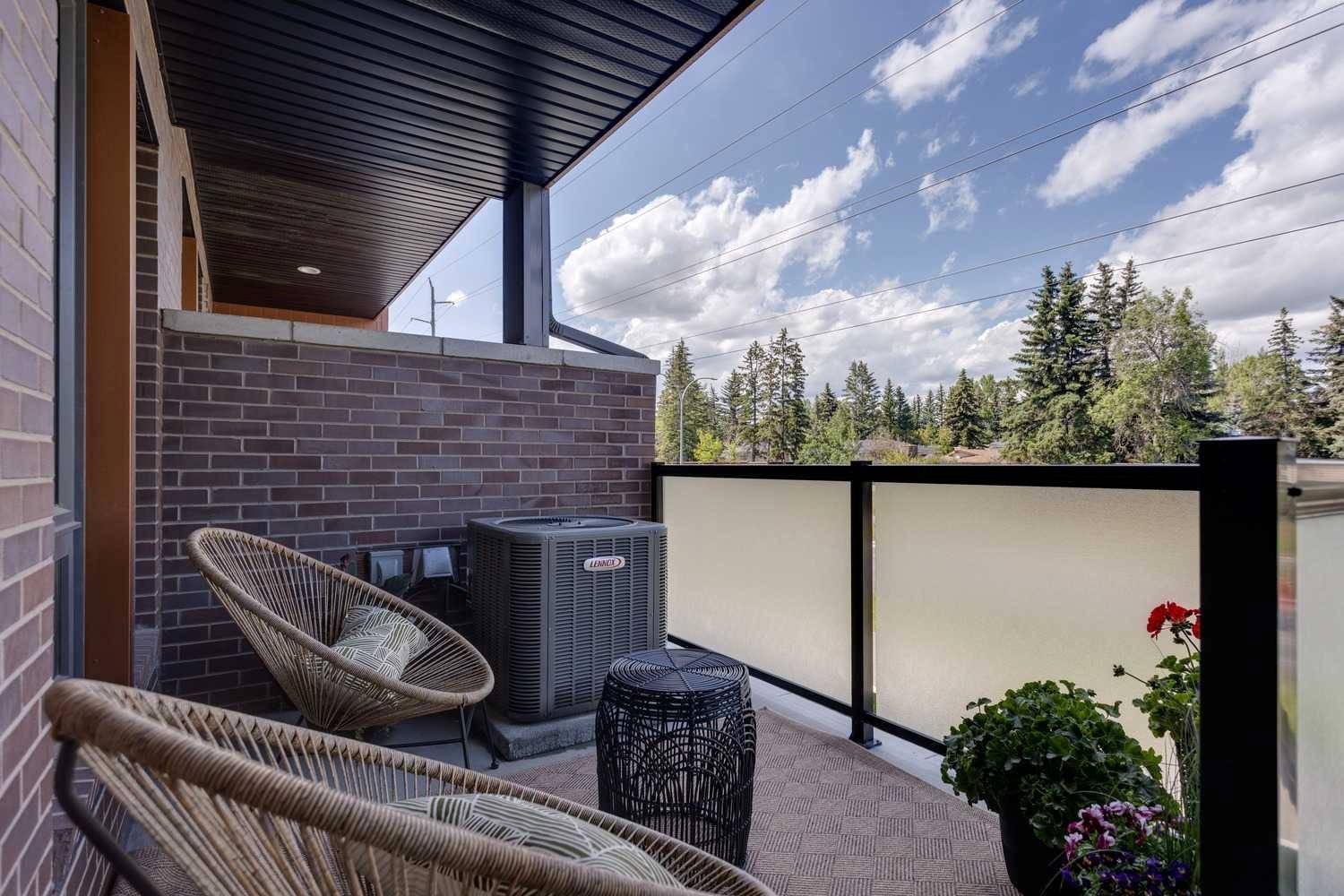 Calgary, AB T3B 6G6,4075 32 AVE Northwest