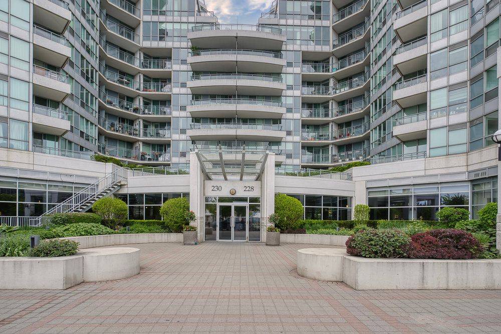 Toronto C01, ON M5J 2Y7,230 Queens Quay W #1518