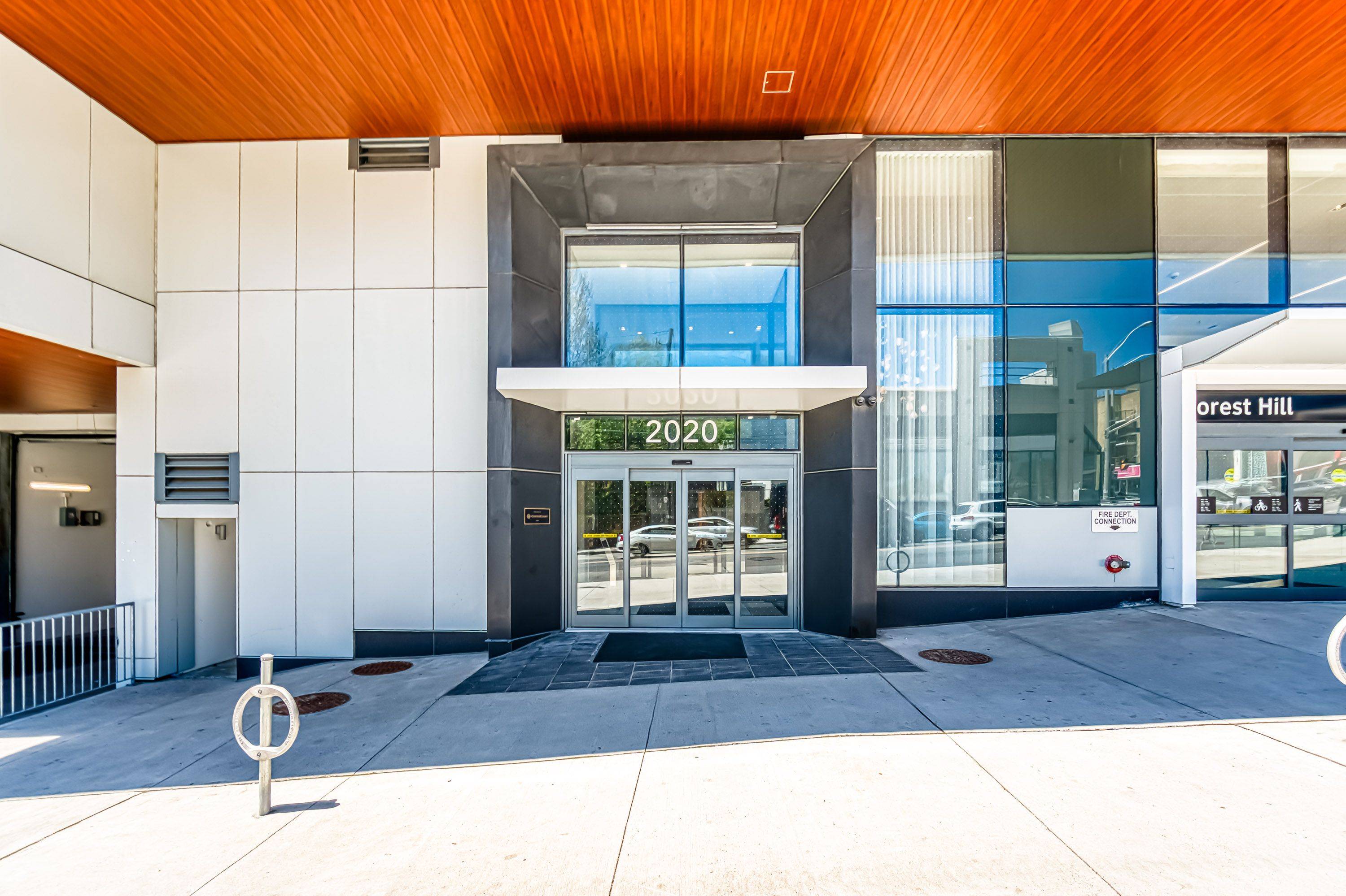 Toronto C03, ON M5T 2R8,2020 Bathurst ST #1215