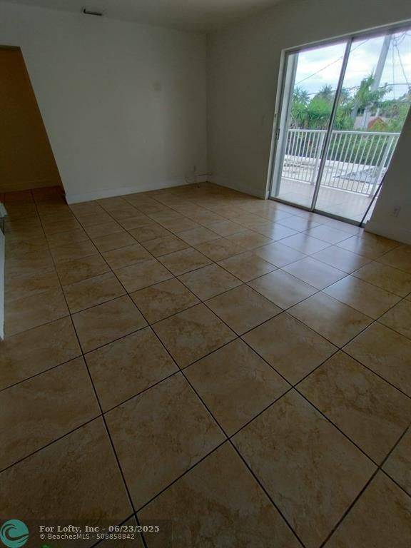 North Miami Beach, FL 33162,1964 NE 172nd St  #4