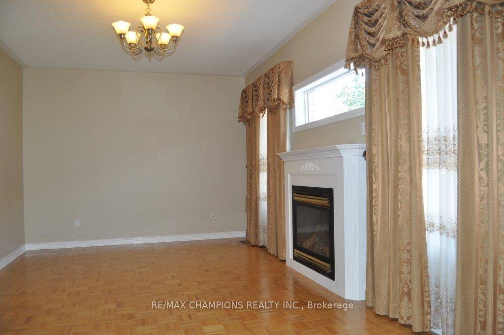 Brampton, ON L7A 3K2,104 Masters Green CRES