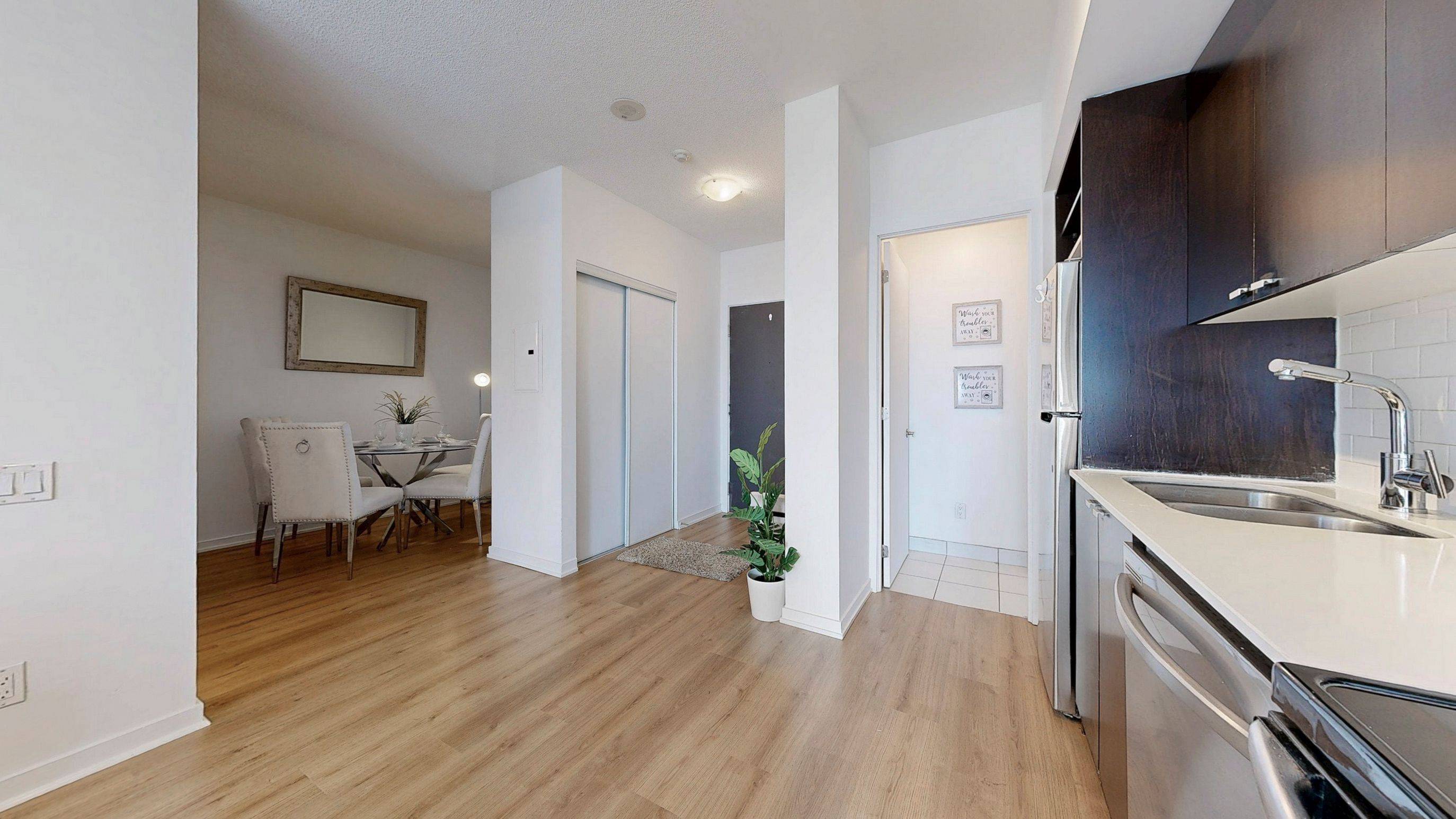 Toronto W01, ON M6S 5B3,103 The Queensway AVE #2706