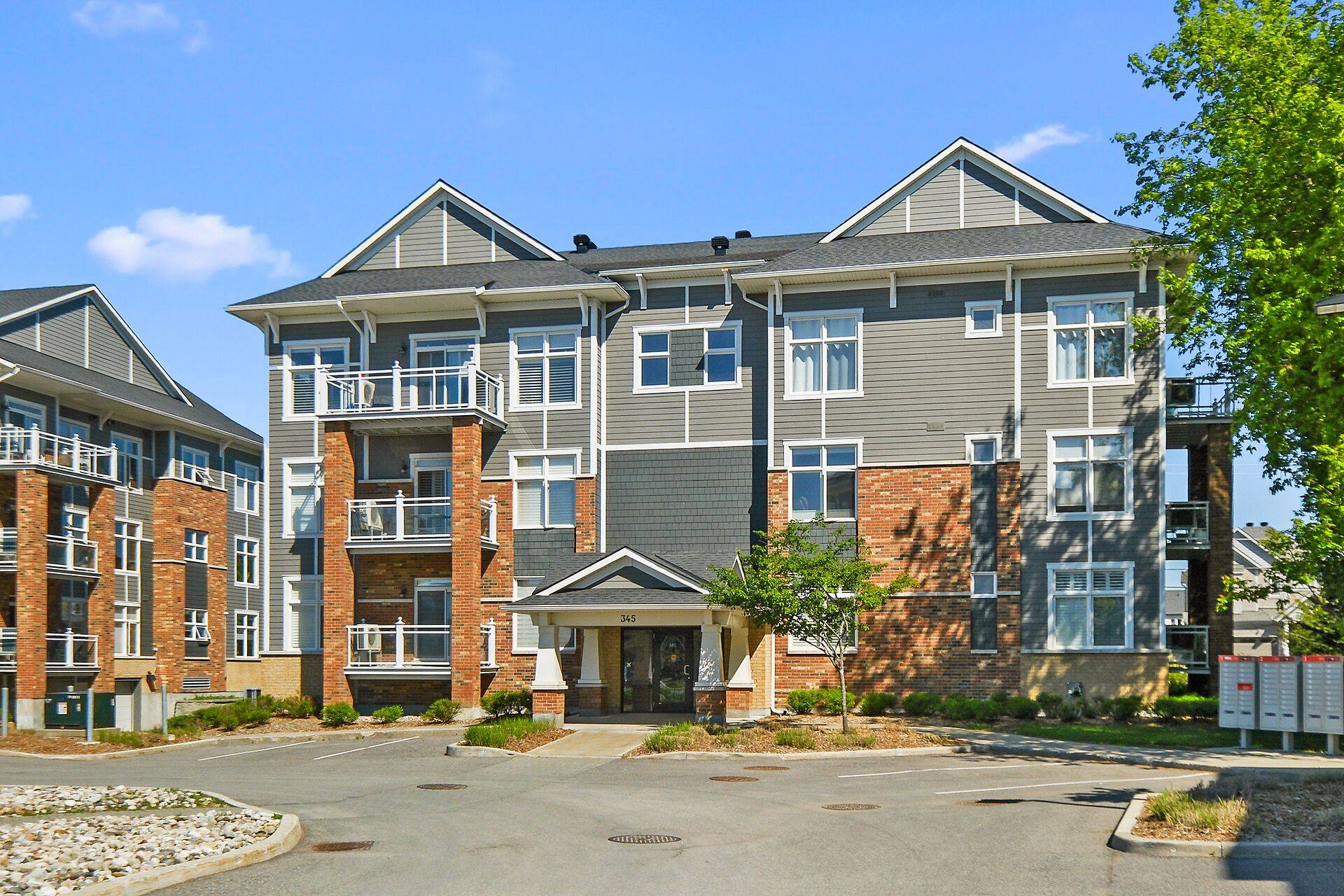 Orleans - Convent Glen And Area, ON K1W 0K6,345 ELIZABETH COSGROVE Private #301