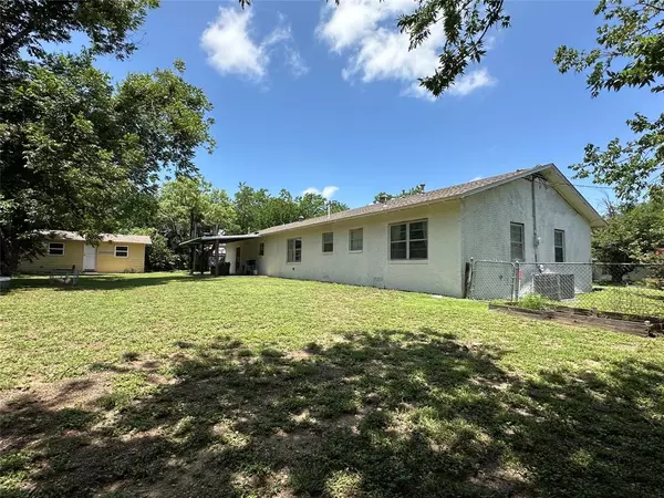 Comanche, TX 76442,408 W Armstrong