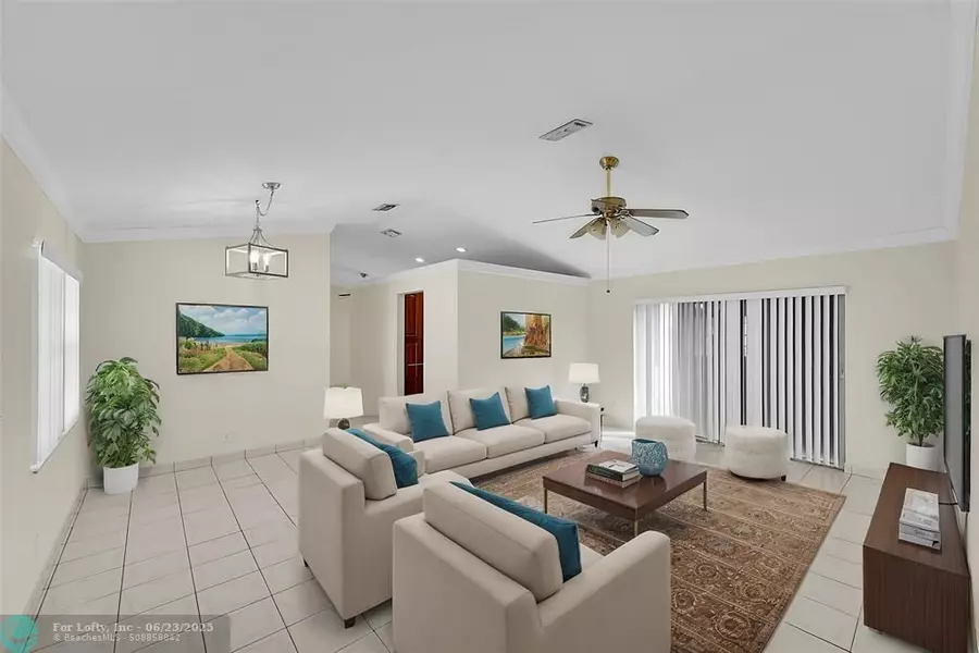 1046 NW 10th St, Boynton Beach, FL 33426