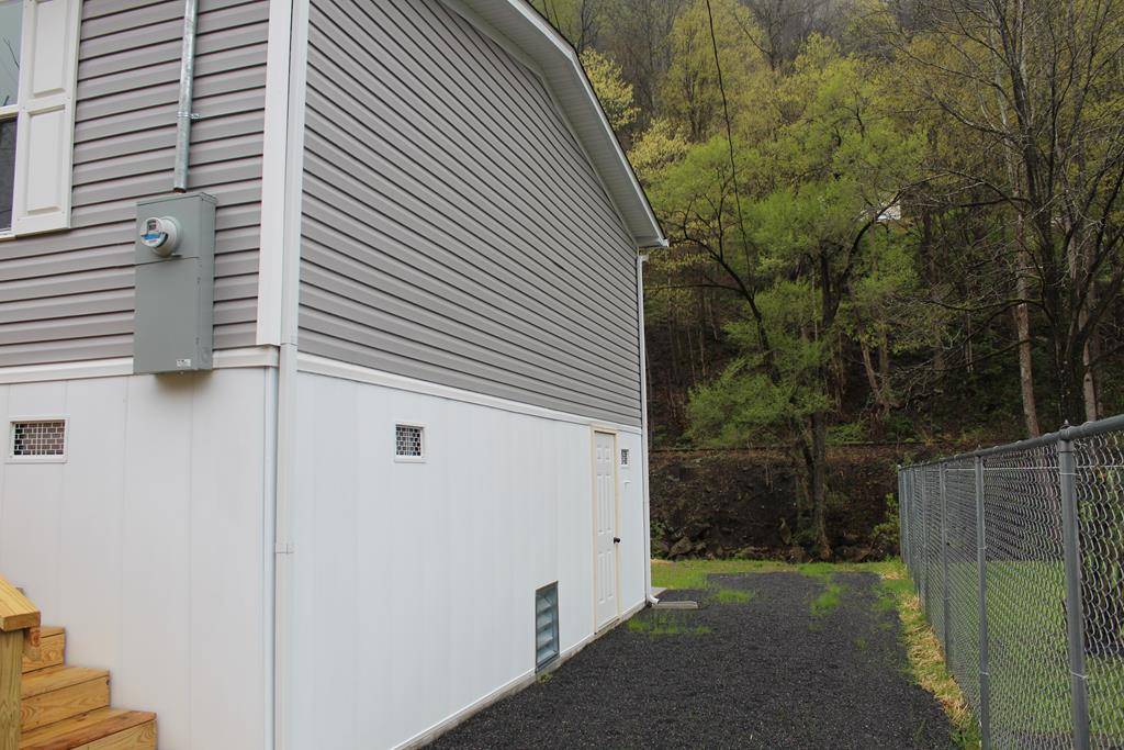 Oakwood, VA 24631,1075 Gator  Rd