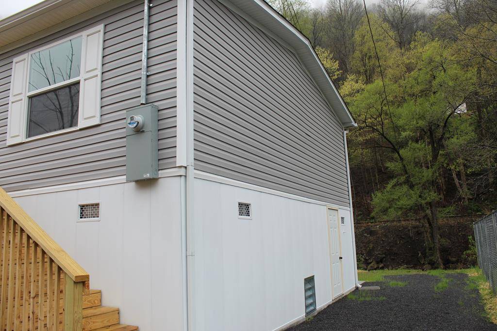 Oakwood, VA 24631,1075 Gator  Rd