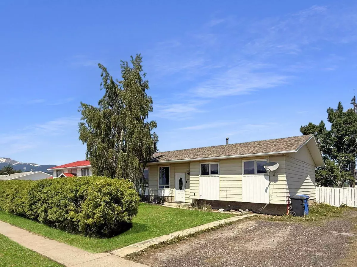 Grande Cache, AB T0E 0Y0,10438 Shand AVE