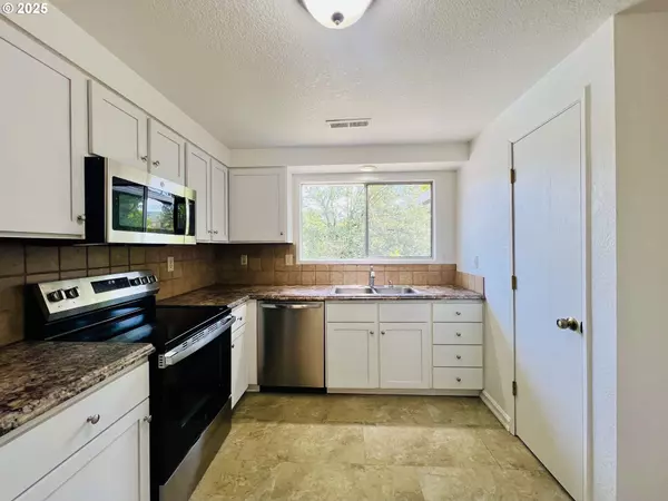 Roseburg, OR 97471,1636 KENDALL ST