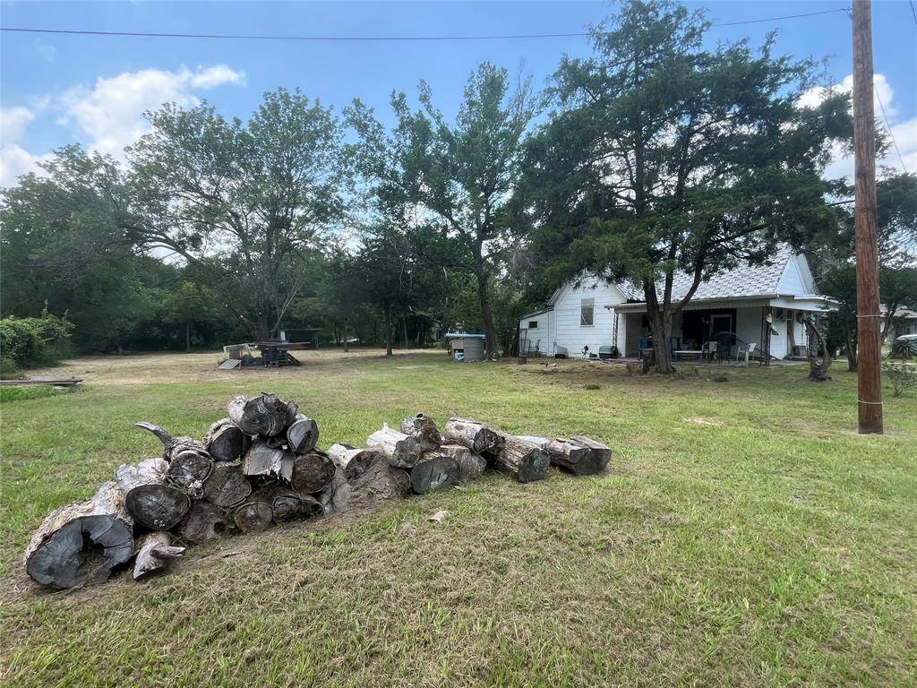 672 County Road 2033,  Klondike,  TX 75448