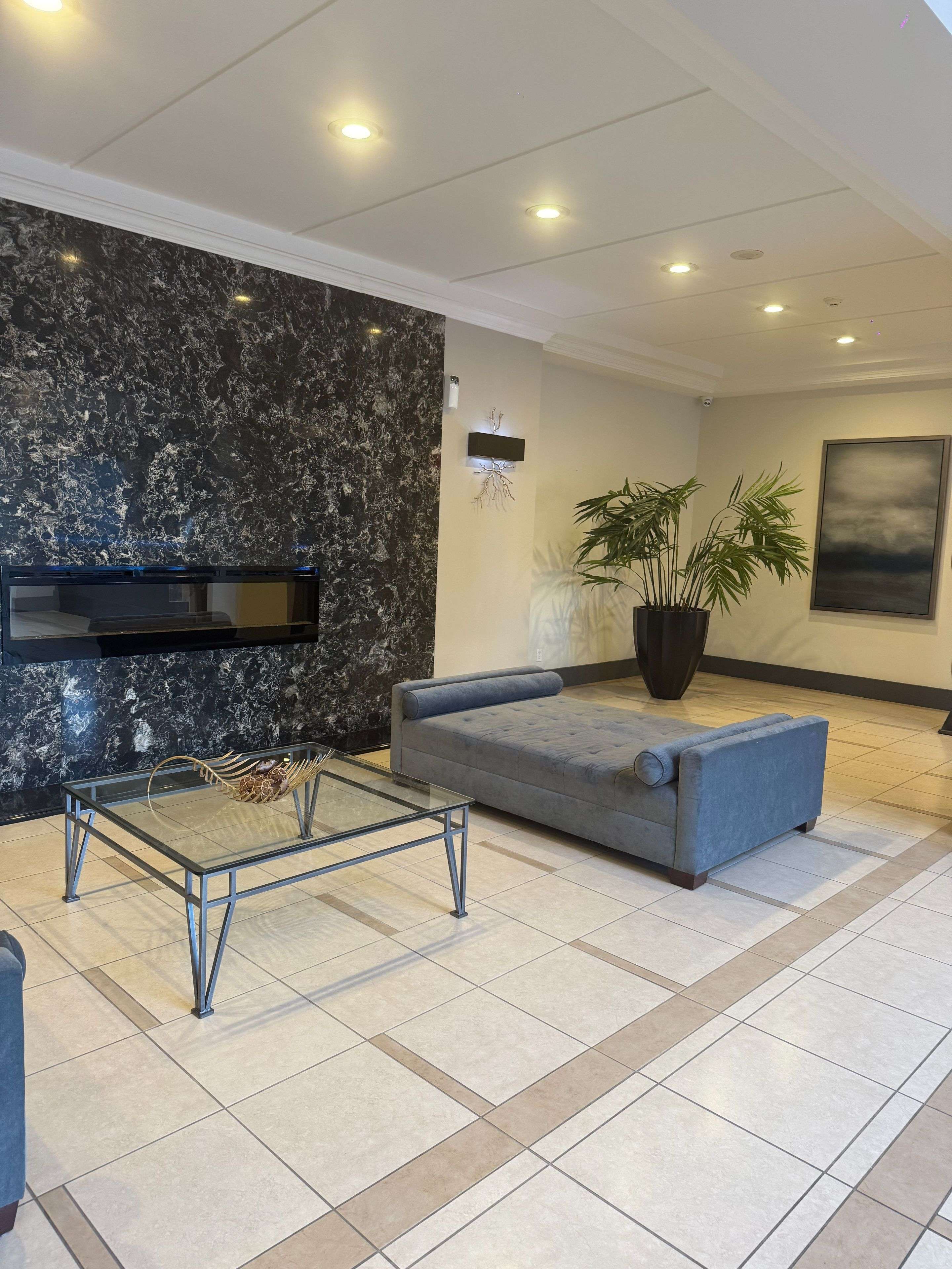 Vaughan, ON L4J 9E9,50 Disera DR #917