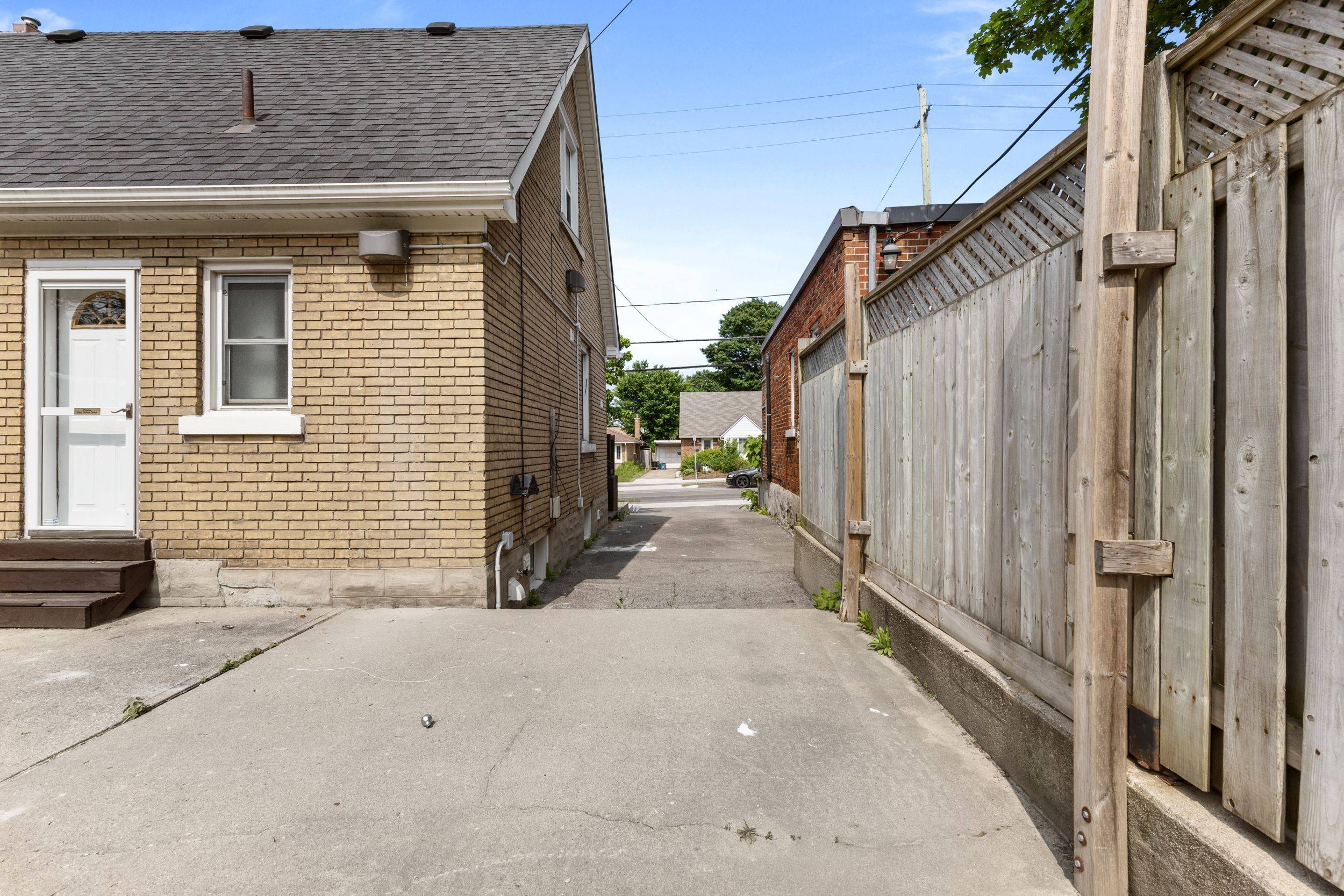 Kitchener, ON N2M 3W1,181 Highland Rd. East N/A
