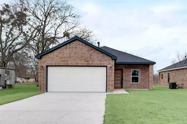 308 N 5th Street, Quinlan, TX 75474