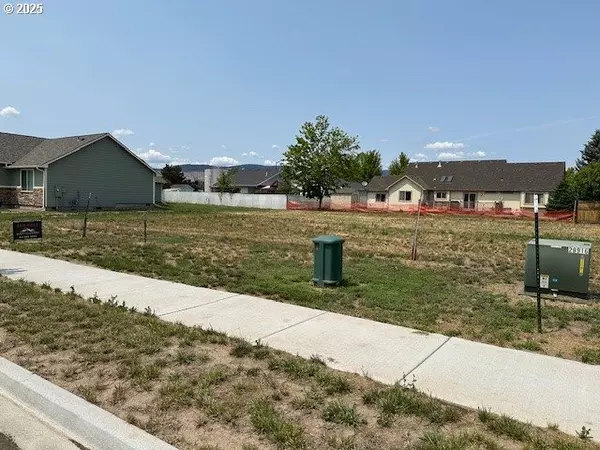 Island City, OR 97814,10702 Greg LN