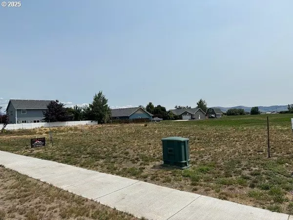 Island City, OR 97850,10505 Jeff WAY